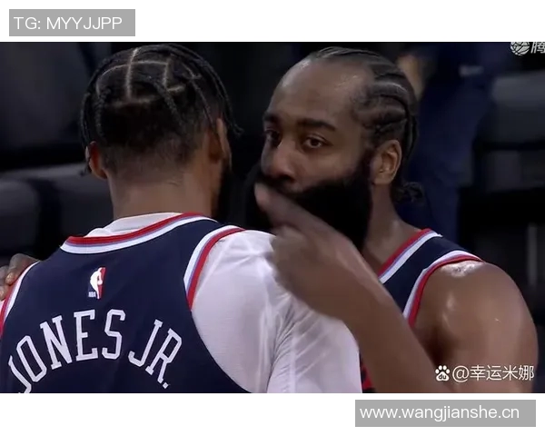 半场战报哈登火力全开贡献20分小卡紧随其后快船领先勇士3分