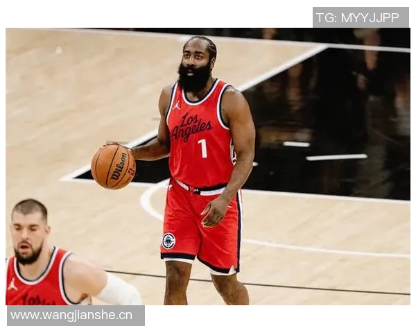 卢指导:球队计划新赛季降低哈登使用率与比赛负荷以提升整体表现