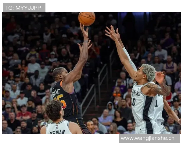 文班亚马解析关键三分球战术强调避免盲目突入人群造成复杂局面